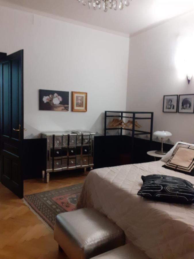 Ferienwohnung La Casa Di Gatsby Lusso In Pieno Centro Con Parcheggio Gorizia Exterior foto